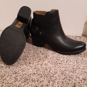 Natural Soul Black Ankle Boots size 9M NWOB